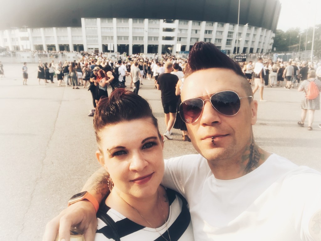 Apulanta. Helsinki. Kesä. Toffeeta tuutin täydeltä.