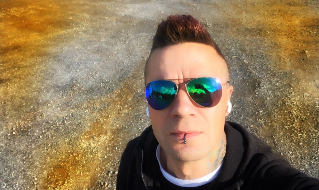 Kirjoittaminen on kuin&nbsp;terapiaa.