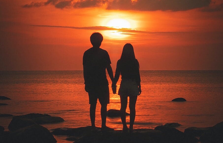 Ihmiset elää paskoissa&nbsp;parisuhteissa.